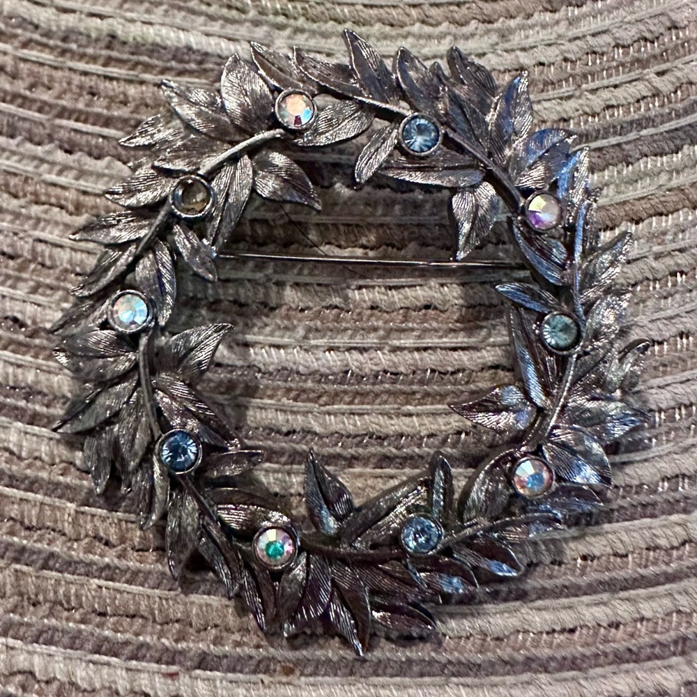 Liz Claiborne Vintage Wreath Brooch Pin Silver Holiday Pastel Crystal Jewelry